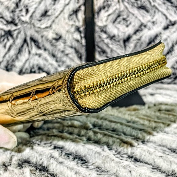 EUC - MICHAEL KORS JET SET PHONE CASE WALLET (ROSE GOLD - PATENT LEATHER) - Picture 3 of 6